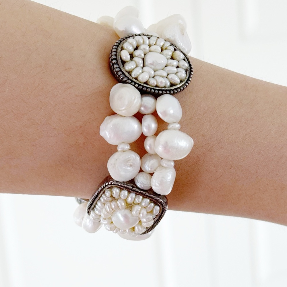 Triple Strand White Pearl Medallion Elastic Stretch Bracelet